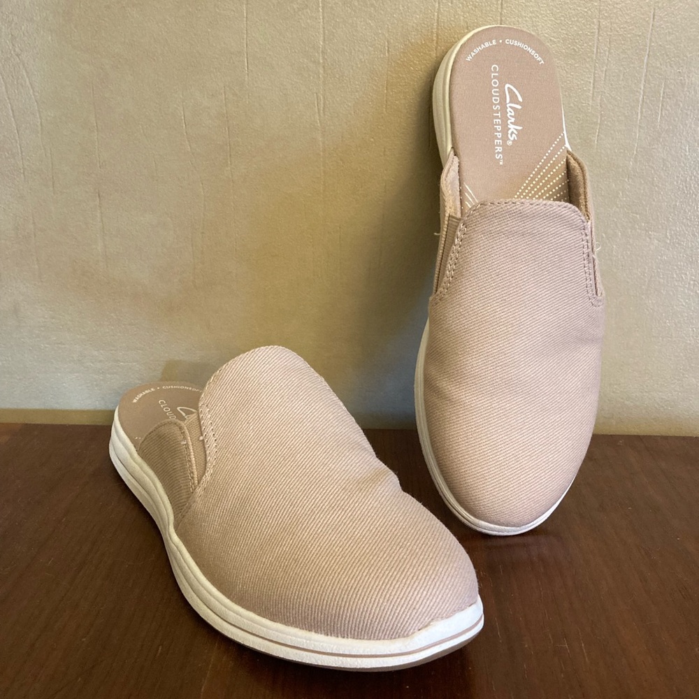 Clark’s Cloudsteppers Canvas Slip On Size 7.5 - image 1